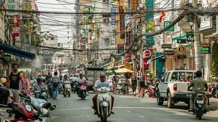 Chuyên gia Hotspot Matrix phân tích: Ai bảo mặc váy đen mùa hè là và marketing video